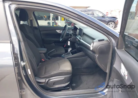 2024 Kia Forte Lxs z USA, uszkodzony, nr VIN 3KPF24AD3RE742104